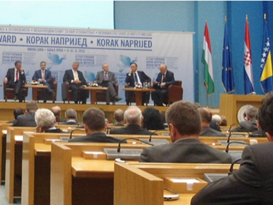 Zamjenici predsjedavajućeg Predstavničkog doma Parlamentarne skupštine BiH dr. Milorad Živković i dr. Božo Ljubić u Banjoj Luci učestvuju na konferenciji „Mir i pomirenje – korak naprijed“